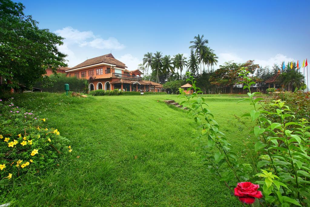 The River Retreat Heritage Ayurvedic Resort Shoranur Exterior foto